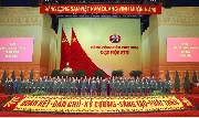 Các đại biểu thảo luận các văn kiện Ðại hội