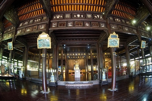 Nghệ thuật chạm khắc gỗ Điện Long An - Triều Nguyễn: Đặc điểm và ý nghĩa thủ pháp tạo hình, chất liệu, màu sắc